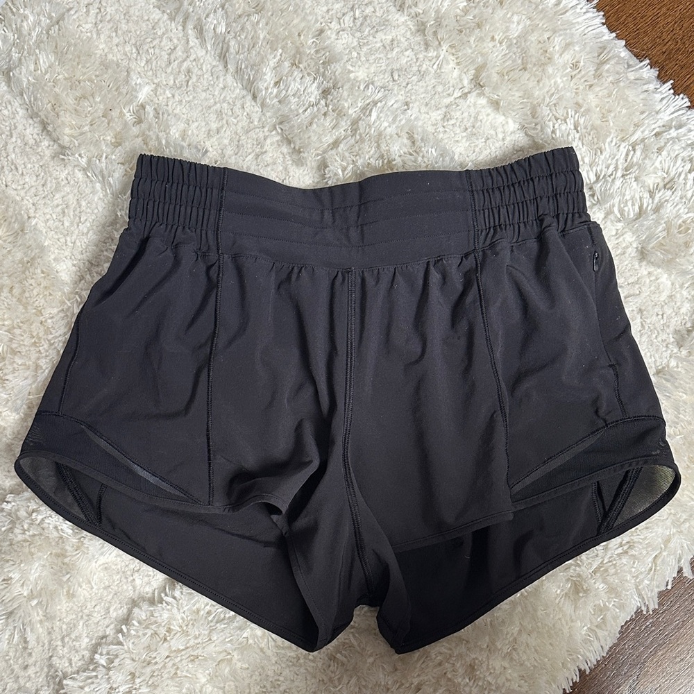 lululemon high waisted hottie hot shorts